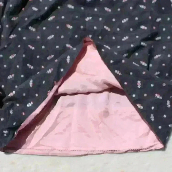 ANTHROPOLOGIE Pencil Skirt Gray Embroidered Flowers Dark Academia Size S / M - Picture 5 of 9